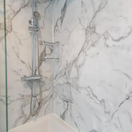 Hanson House - Prime Location - Free Parking, Fast Wifi, Smarttv With Netflix By Yoko Redcar